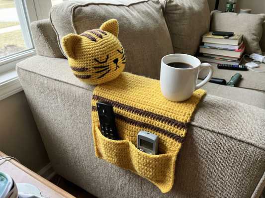 The Cozy Cat: Crochet Sofa Organizer - PDF Pattern